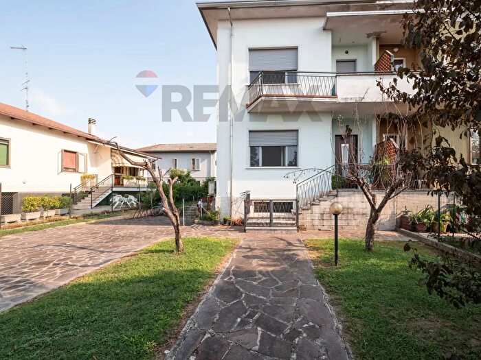 Casa con 6 locali in vendita in Curtatone