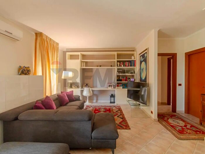 Appartamento quadrilocale in vendita in Via Antonio De Curtis, Bari