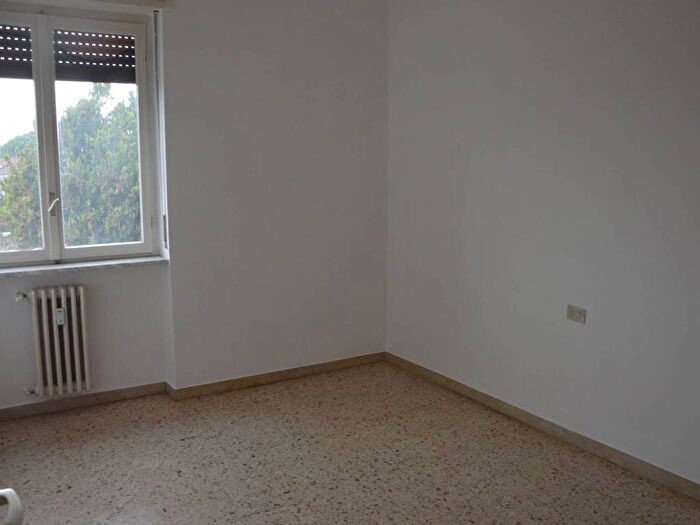 Appartamento trilocale in affitto in Via Marzo, Arnate, Gallarate