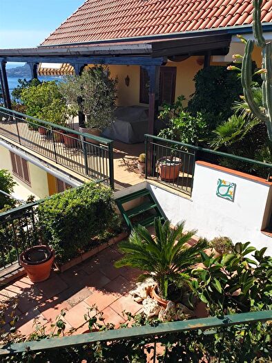 Appartamento quadrilocale in vendita in Contr Silemi PalC Int, Letojanni