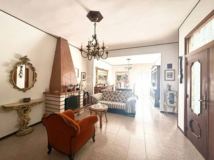 Casa con 10 locali in vendita in Via Torino, Torremaggiore