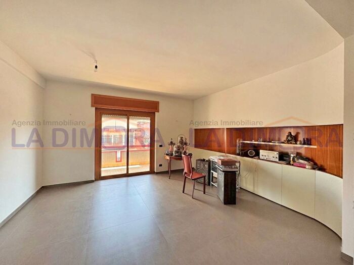 Appartamento con 5 locali in affitto in Viale John Fitzgerald Kennedy, Aversa