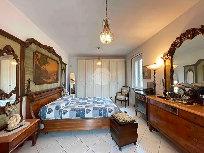 Casa con 5 locali in vendita in Frazione Revignano, Asti