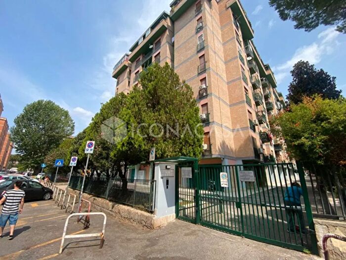 Appartamento con 5 locali in vendita in Via Pescaglia, Roma