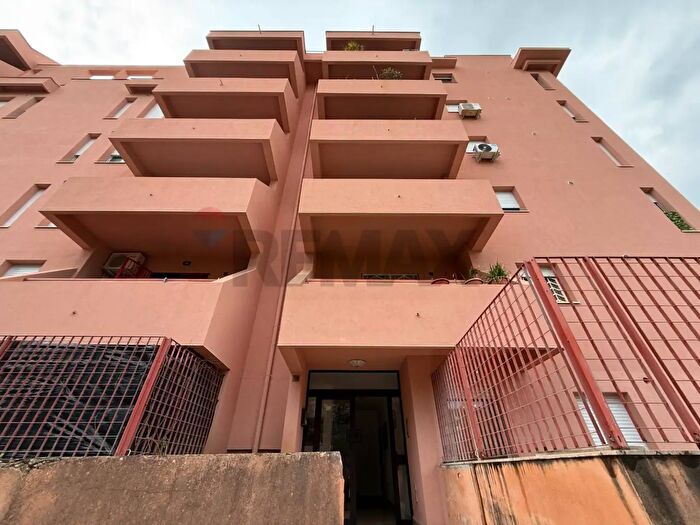 Appartamento con 5 locali in vendita in Via Generale Domenico Chinnici, Palermo