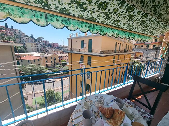 Appartamento con 5 locali in vendita in Via del Commercio c, Genova