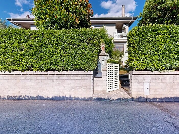 Casa quadrilocale in vendita in Via Carlo Sforza, Rieti