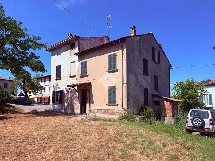 Casa con 5 locali in vendita in Frazione Cassinassa, Castana