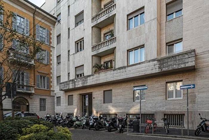 Appartamento trilocale in affitto in Via Santa Maria Valle, Carrobbio, Milano