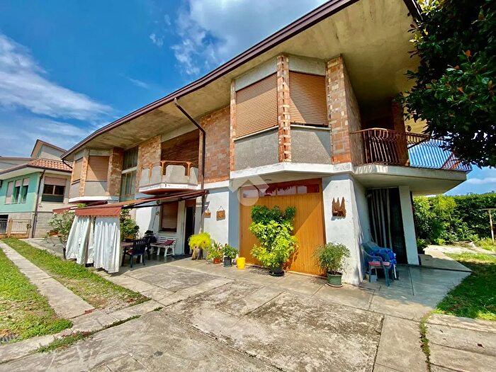 Casa con 7 locali in vendita in Via Monte Grappa, Caerano Di San Marco