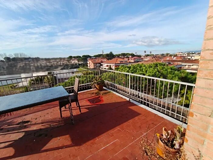 Appartamento quadrilocale in vendita in Massa