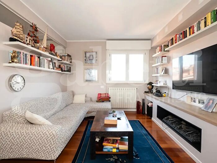 Appartamento trilocale in vendita in Via Giovanni Battista Prandina, Milano