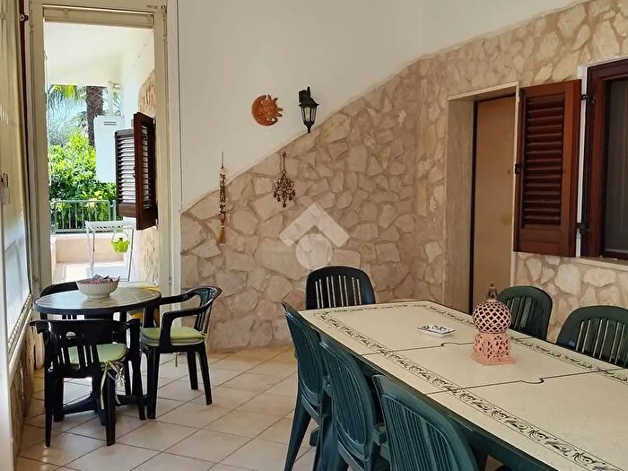 Casa con 6 locali in vendita in Ginosa
