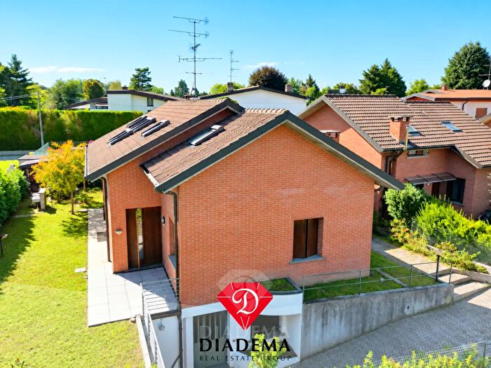 Casa con 5 locali in vendita in Via Alessandro Manzoni a, Besnate