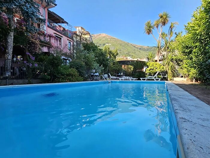 Casa con 15 locali in vendita in Via Casa Russo, Salerno