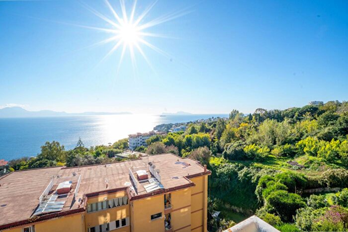 Appartamento quadrilocale in vendita in Via Francesco Petrarca, Napoli