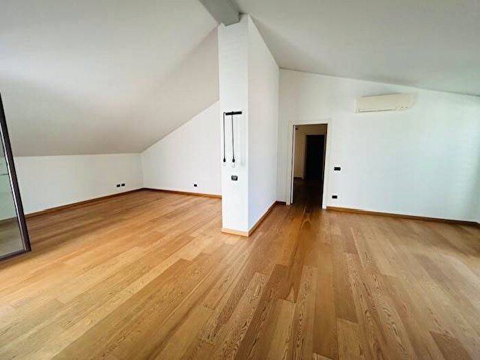 Appartamento con 5 locali in affitto in Via Gustavo Modena, Indipendenza, Milano