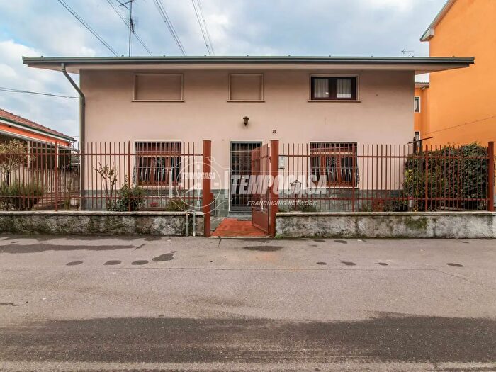 Casa trilocale in vendita in Via Pisacane, Paderno Dugnano