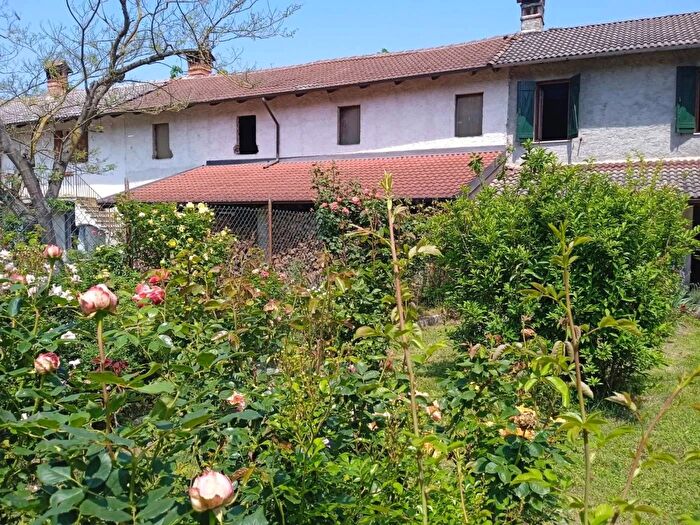 Casa con 6 locali in vendita in Via Lerma Silvano dOrba, Silvano DOrba