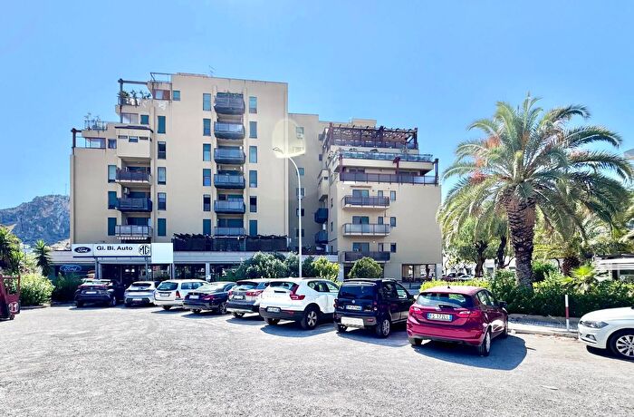 Appartamento con 6 locali in affitto in Via Citta di Palermo, Bagheria