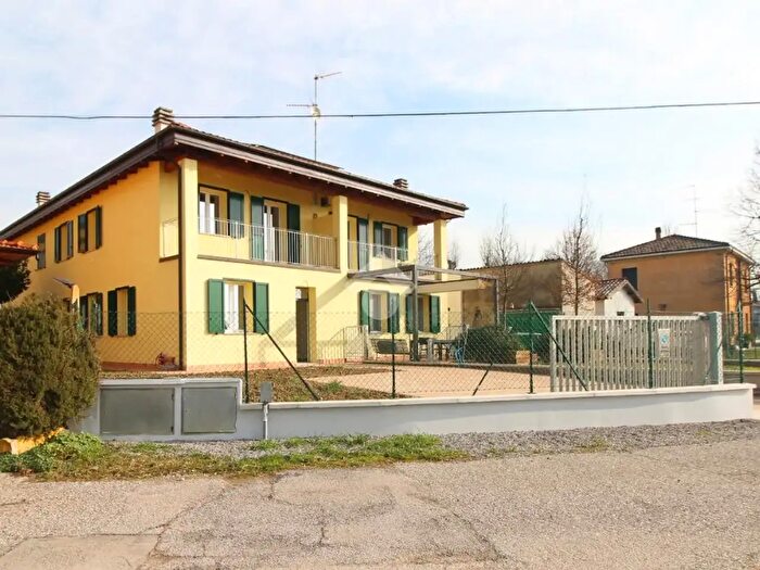 Casa trilocale in vendita in Via Mussolina, San Pietro In Casale