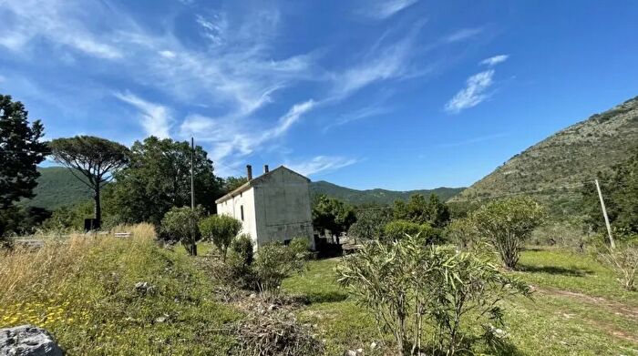 Casa con 6 locali in vendita in La Taverna Campodimele Campodimele, Campodimele