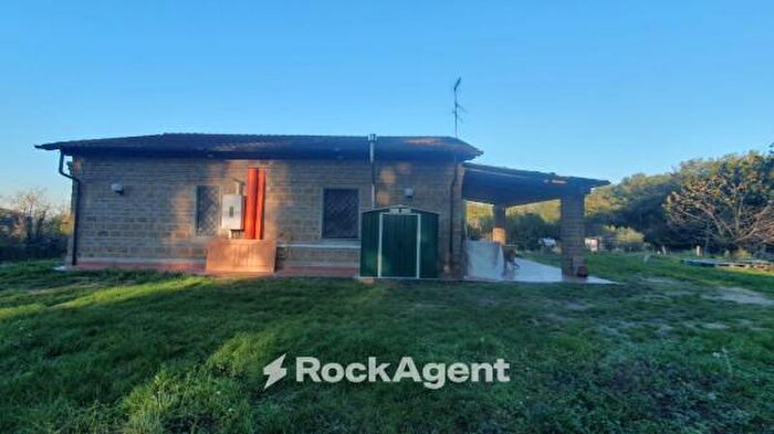 Casa quadrilocale in vendita in Via dei Piani, Nepi