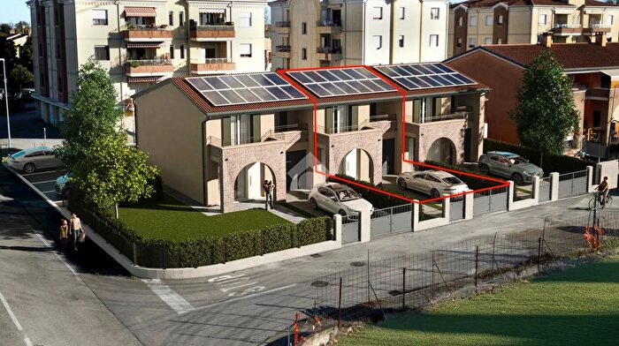 Casa quadrilocale in vendita in Vicolo Marietta Robusti, Ceggia