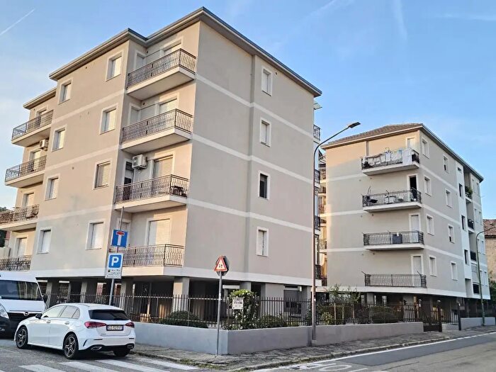 Appartamento con 5 locali in vendita in Via Croce Verde, Asti
