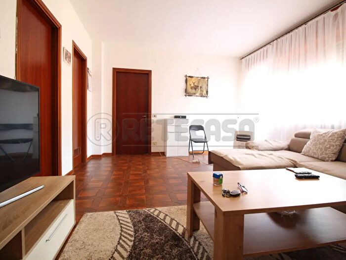 Appartamento con 5 locali in vendita in Via Zin, Montebello Vicentino