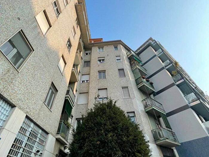 Appartamento bilocale in affitto in Via degli Zuccaro, Giambellino, Milano