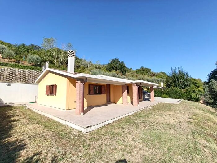 Casa quadrilocale in vendita in Via Cinque Cerri, Bettona