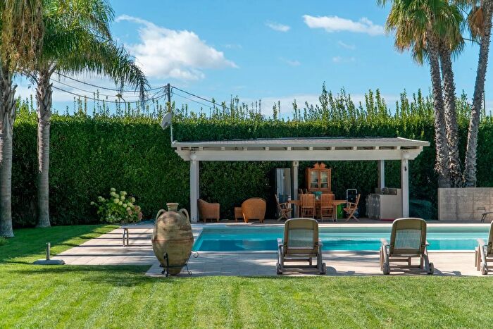 Casa con 6 locali in vendita in Via Rocciola Scrofani, Modica