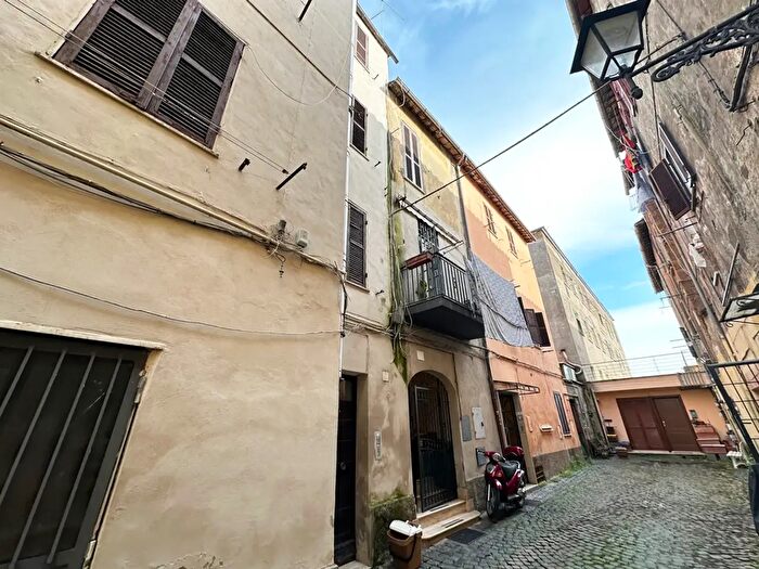 Appartamento trilocale in vendita in Via di Corte, Civita Castellana
