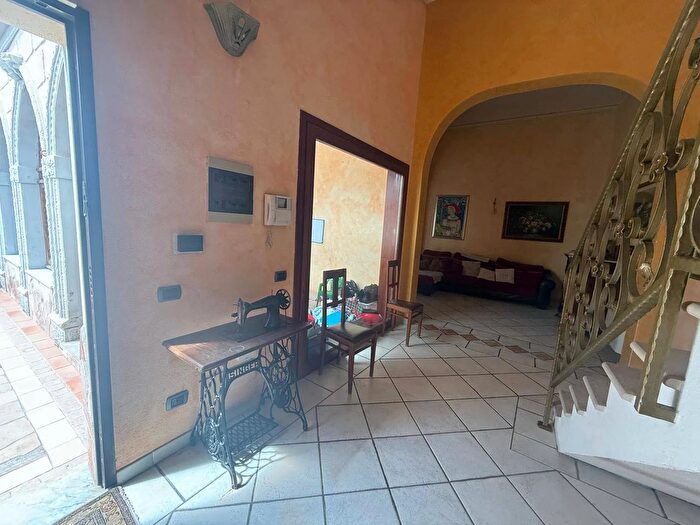 Casa con 8 locali in vendita in Via Cialdini, Quartu SantElena