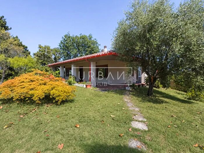 Casa con 8 locali in vendita in Forli'