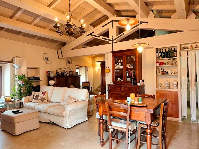 Appartamento con 5 locali in vendita in Vicolo della Schiaccia, Seggiano