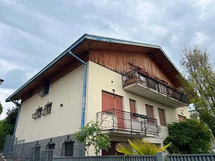 Casa con 6 locali in vendita in Via Don Luigi Sturzo, Uggiate con Ronago