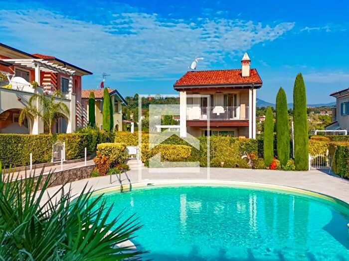 Casa quadrilocale in vendita in Via degli Atleti Azzurri, Manerba Del Garda
