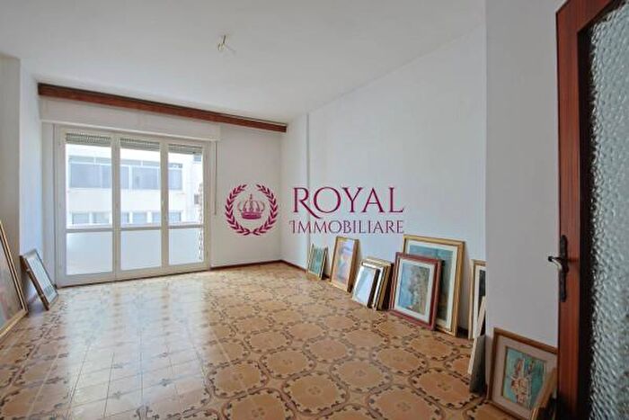 Appartamento quadrilocale in vendita in Viale Fabbricotti, Livorno