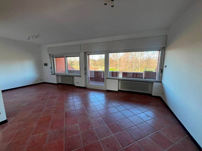 Appartamento trilocale in affitto in Via Alessandro Volta, Centro, Cassina Rizzardi