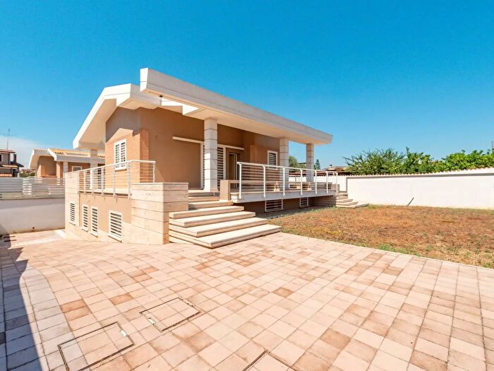 Casa quadrilocale in vendita in Via Napoli, Ardea