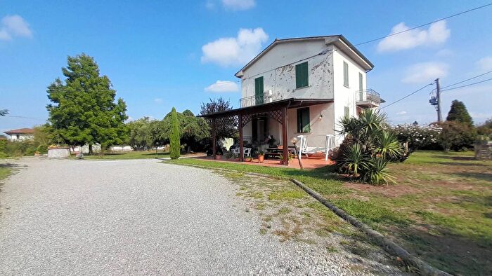 Casa con 6 locali in vendita in Castelfranco Di Sotto