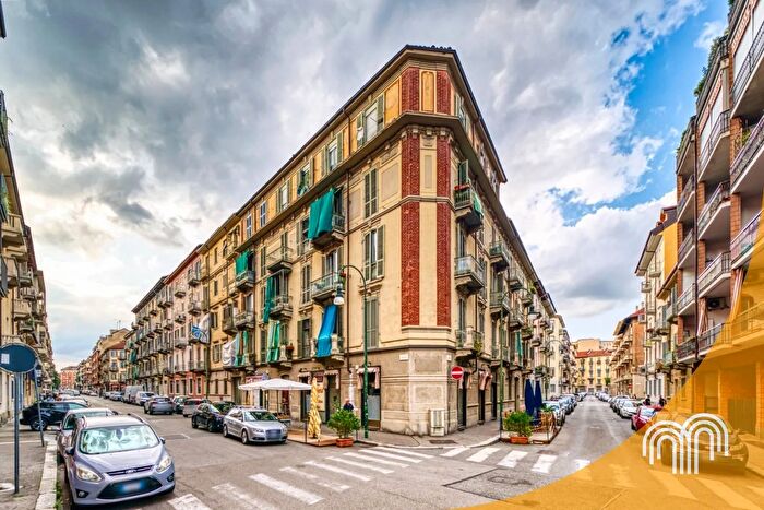 Appartamento trilocale in vendita in Via Vigone, Torino