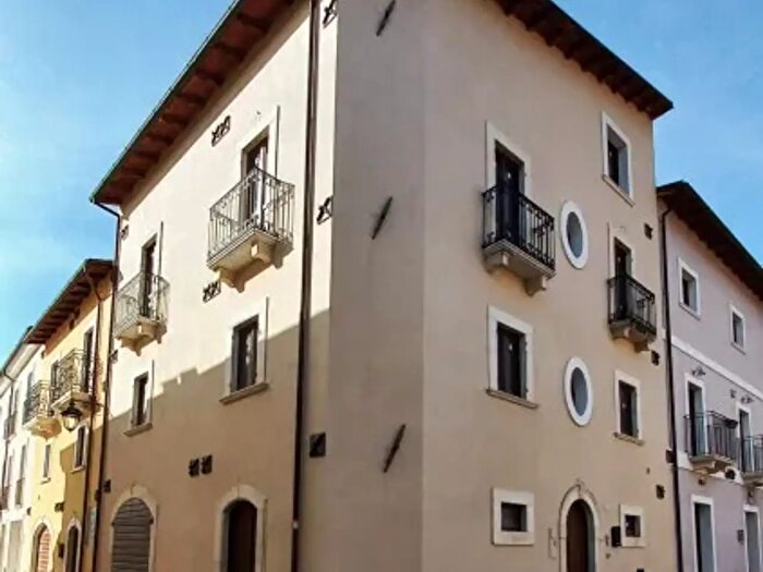 Casa con 6 locali in vendita in Via San Silvestro, San Pio Delle Camere