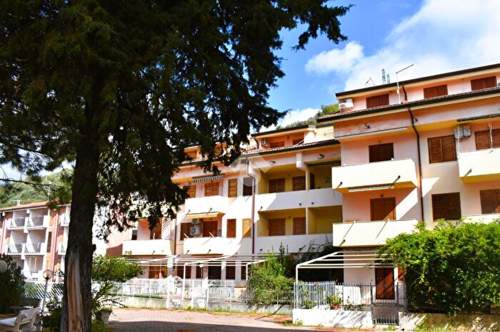 Appartamento trilocale in vendita in Via Catania, Guardia Piemontese