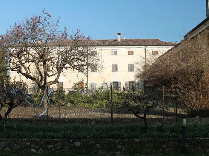Casa con 15 locali in vendita in Via dei Bandi, Tregnago