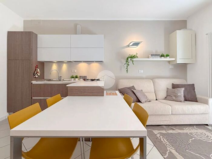 Appartamento trilocale in vendita in Via Solferino, Bardolino