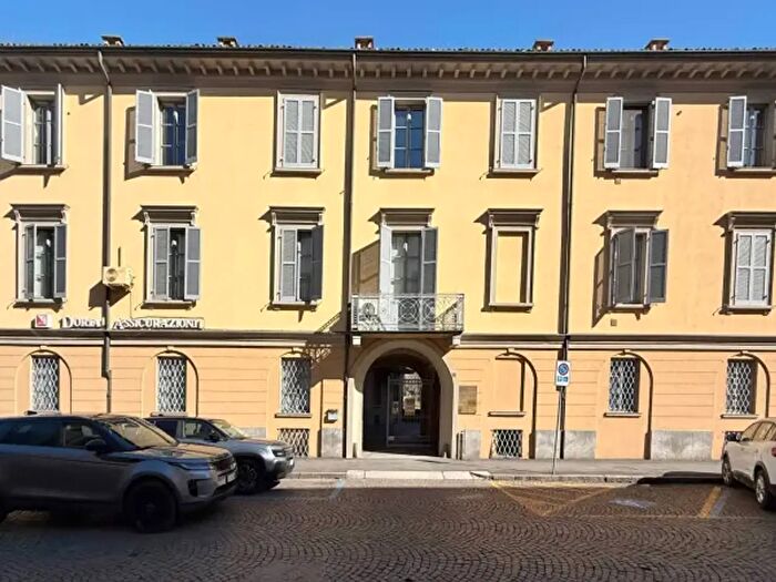 Appartamento trilocale in vendita in Via Giovanni Plana, Voghera