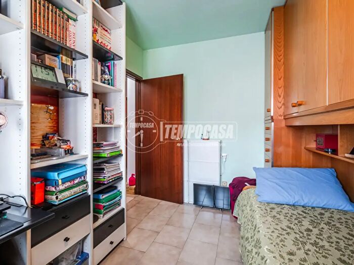 Appartamento trilocale in vendita in Viale Cristoforo Colombo, Trezzano Sul Naviglio